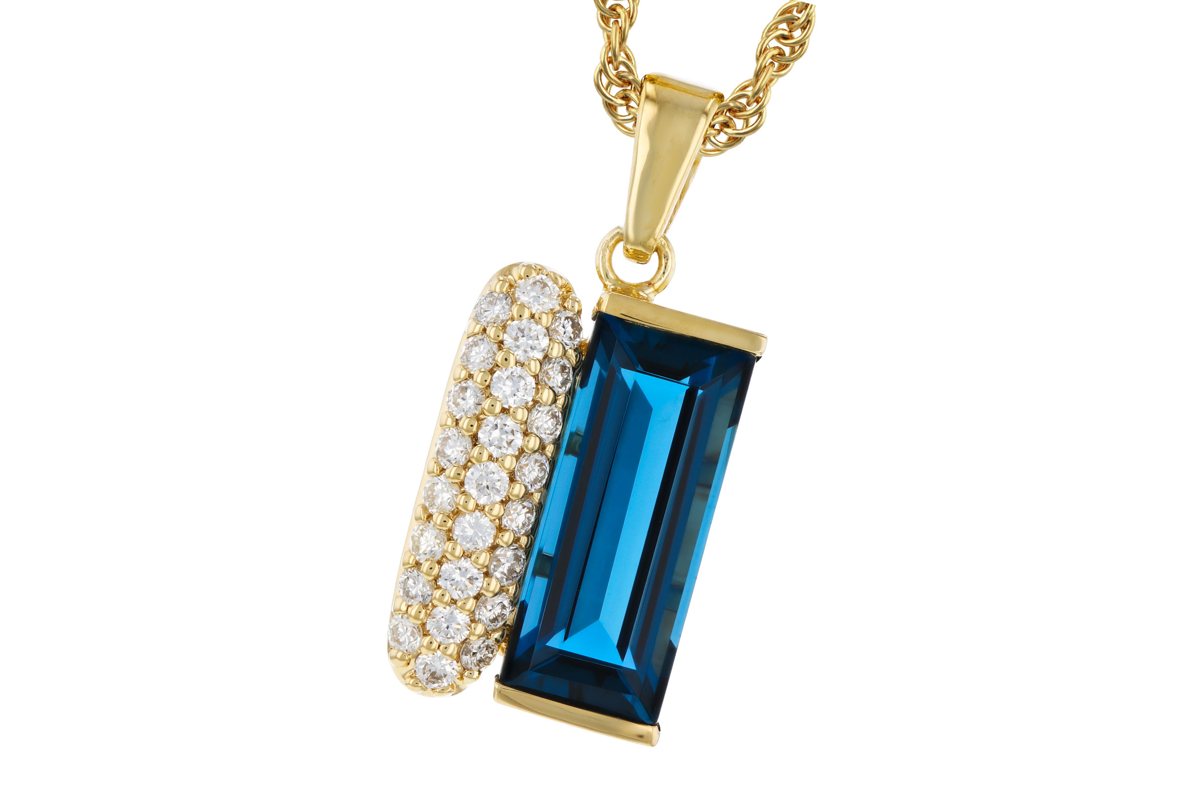 D321-66301: NECK 2.67 LONDON BLUE TOPAZ 2.92 TGW (12x5MM BT)