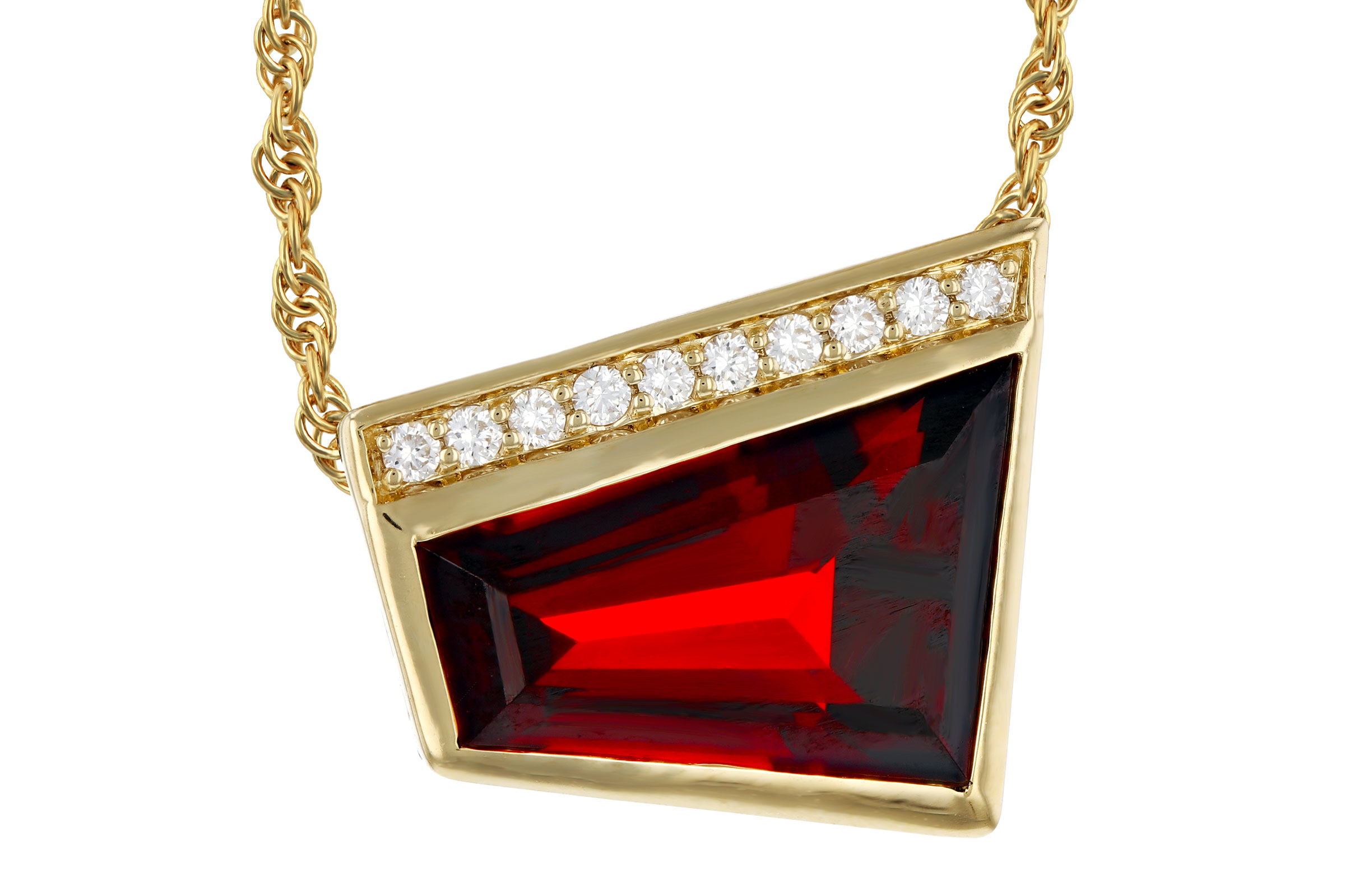 G321-66328: NECKLACE 3.92 GARNET 4.00 TGW